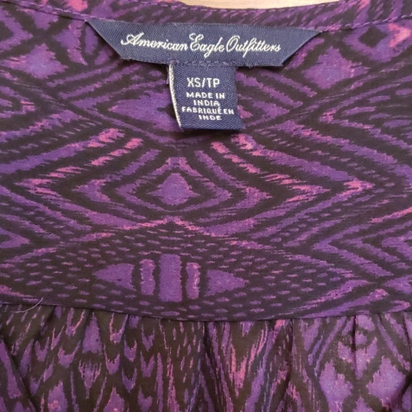 Patterned American Eagle Top - Picture 2 of 2